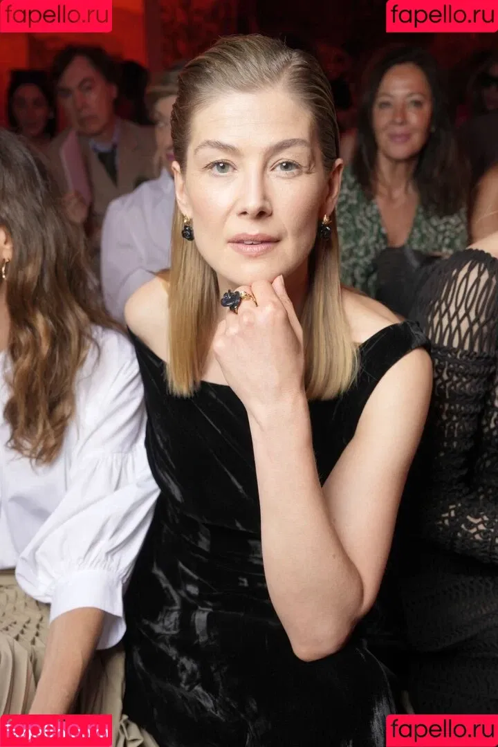 Rosamund Pike Onlyfans Photo Gallery 