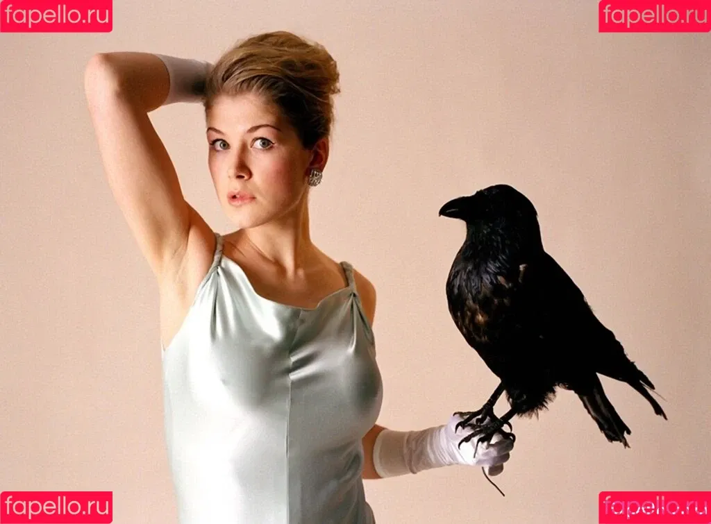 Rosamund Pike Onlyfans Photo Gallery 