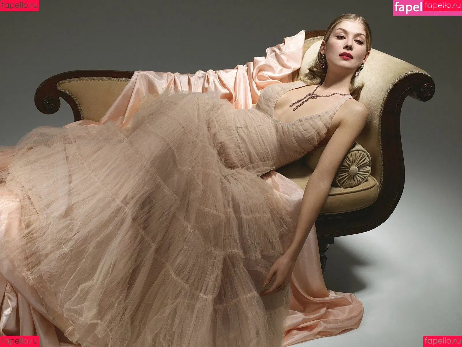 Rosamund Pike Onlyfans Photo Gallery 