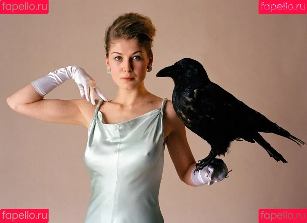 Rosamund Pike Onlyfans Photo Gallery 