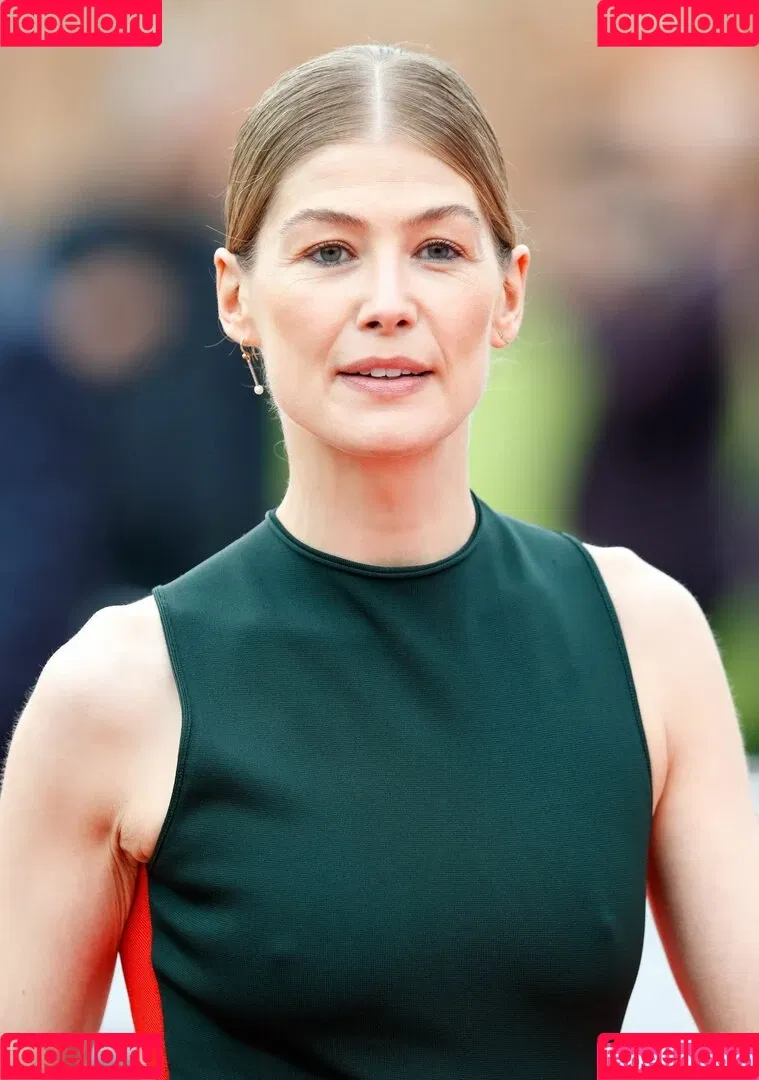 Rosamund Pike Onlyfans Photo Gallery 