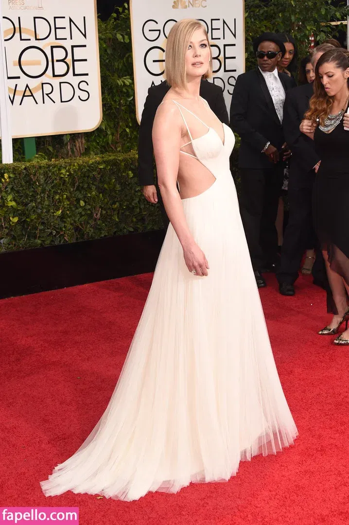 Rosamund Pike Onlyfans Photo Gallery 