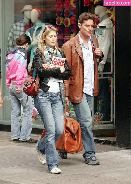 Rosamund Pike Onlyfans Photo Gallery 