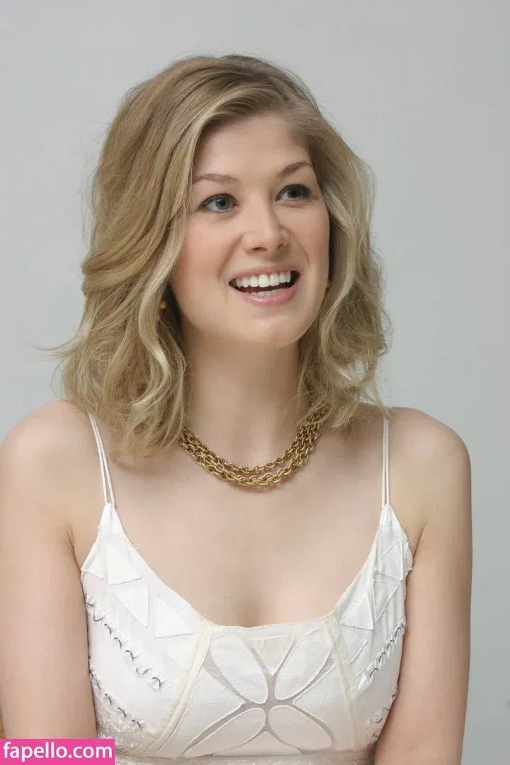Rosamund Pike Onlyfans Photo Gallery 