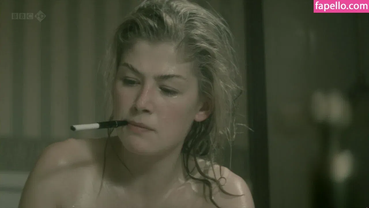 Rosamund Pike Onlyfans Photo Gallery 