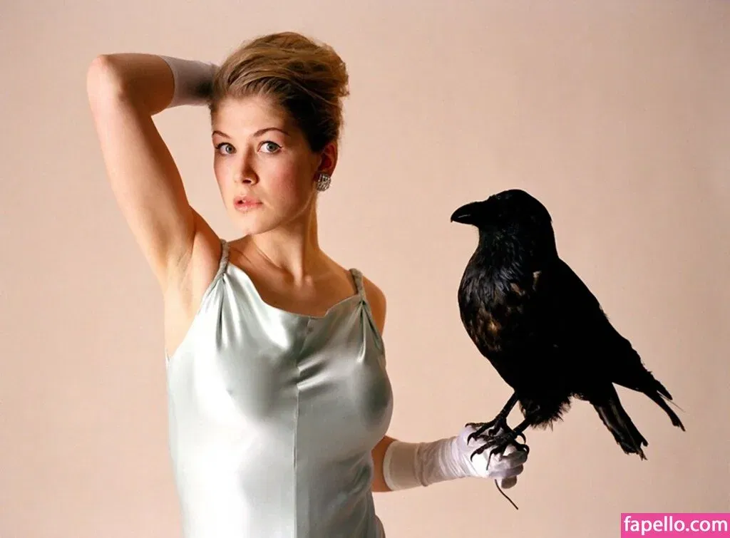 Rosamund Pike Onlyfans Photo Gallery 