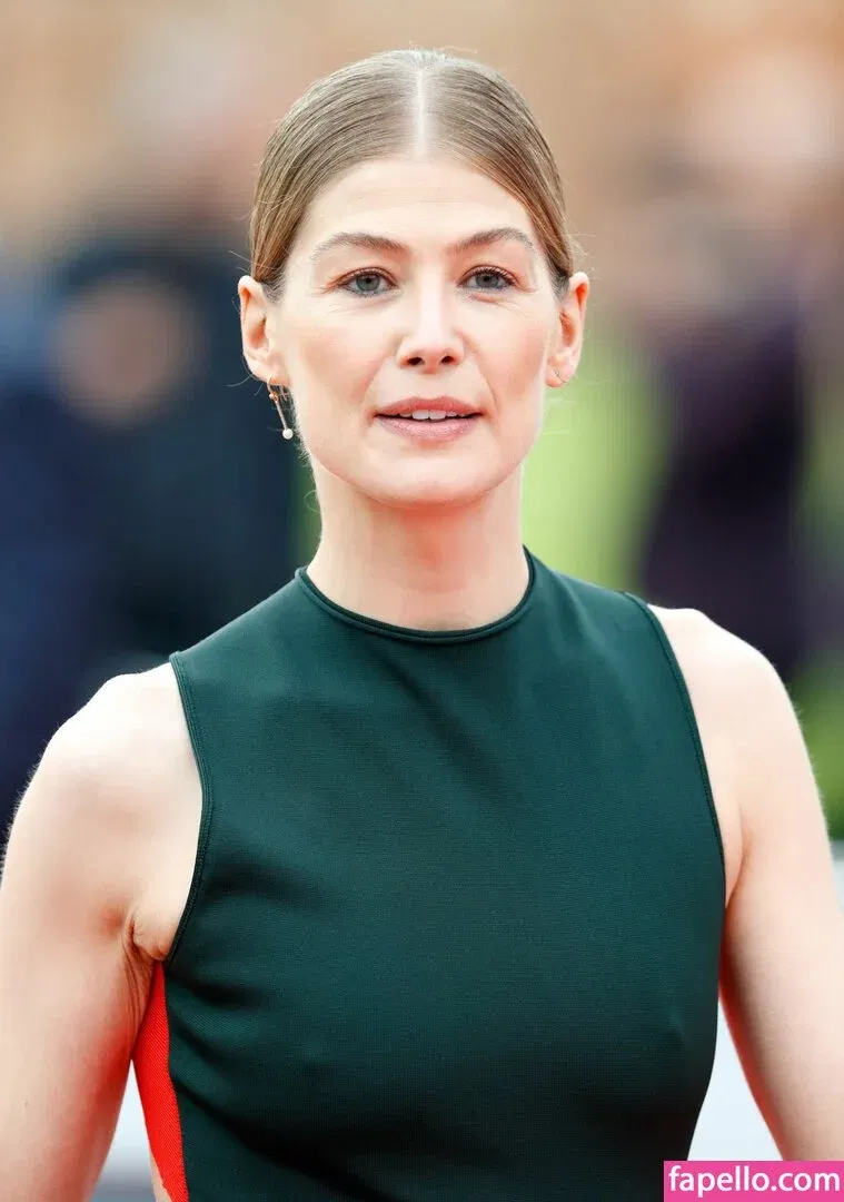 Rosamund Pike Onlyfans Photo Gallery 