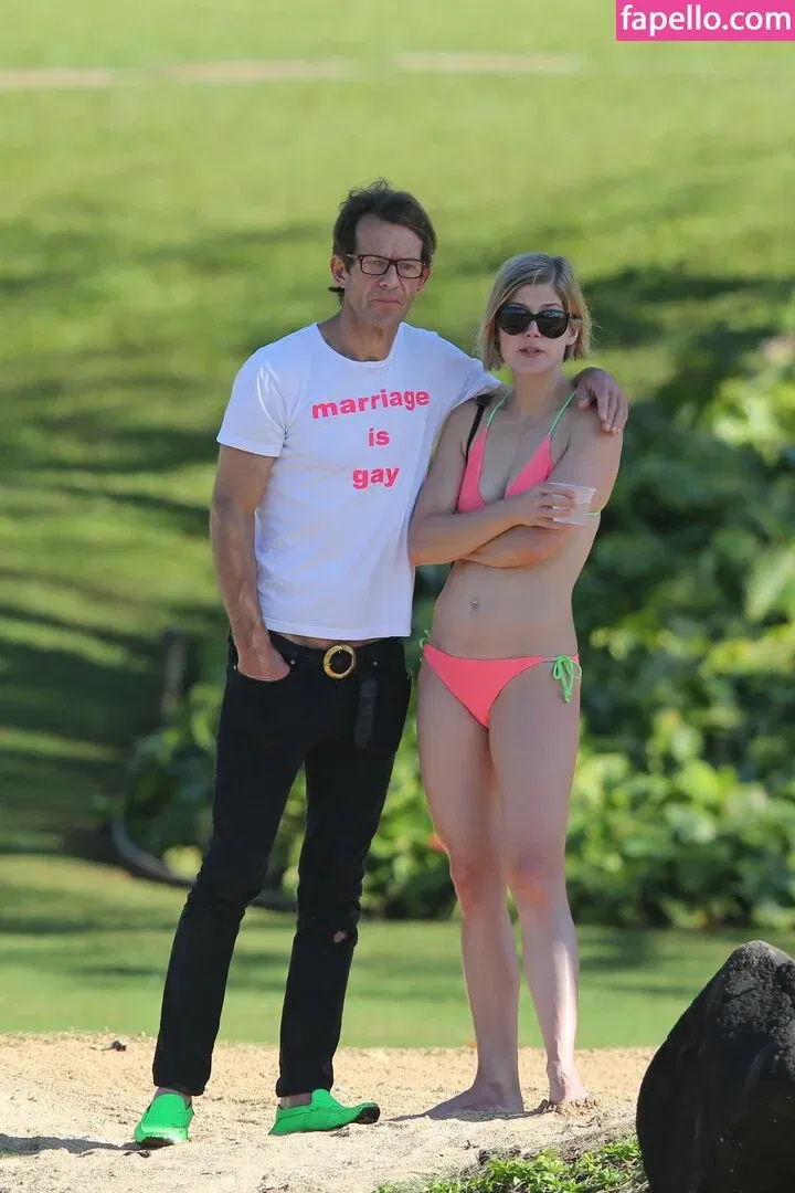 Rosamund Pike Onlyfans Photo Gallery 