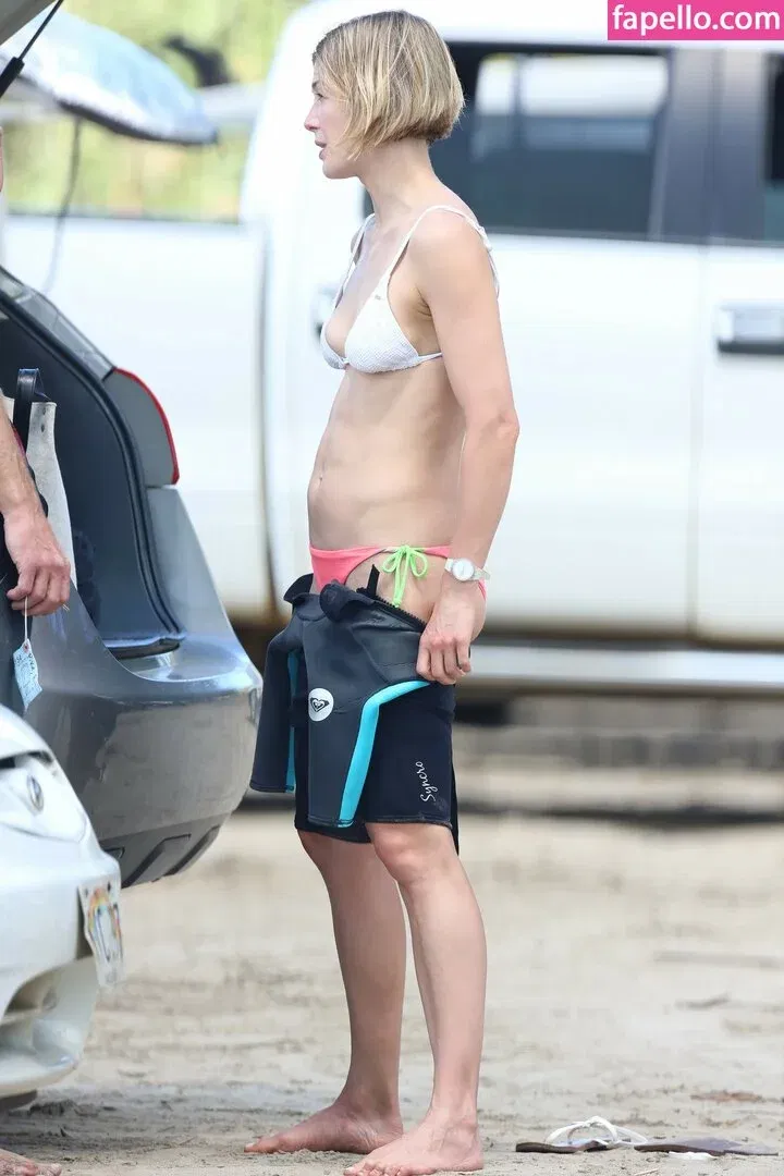 Rosamund Pike Onlyfans Photo Gallery 