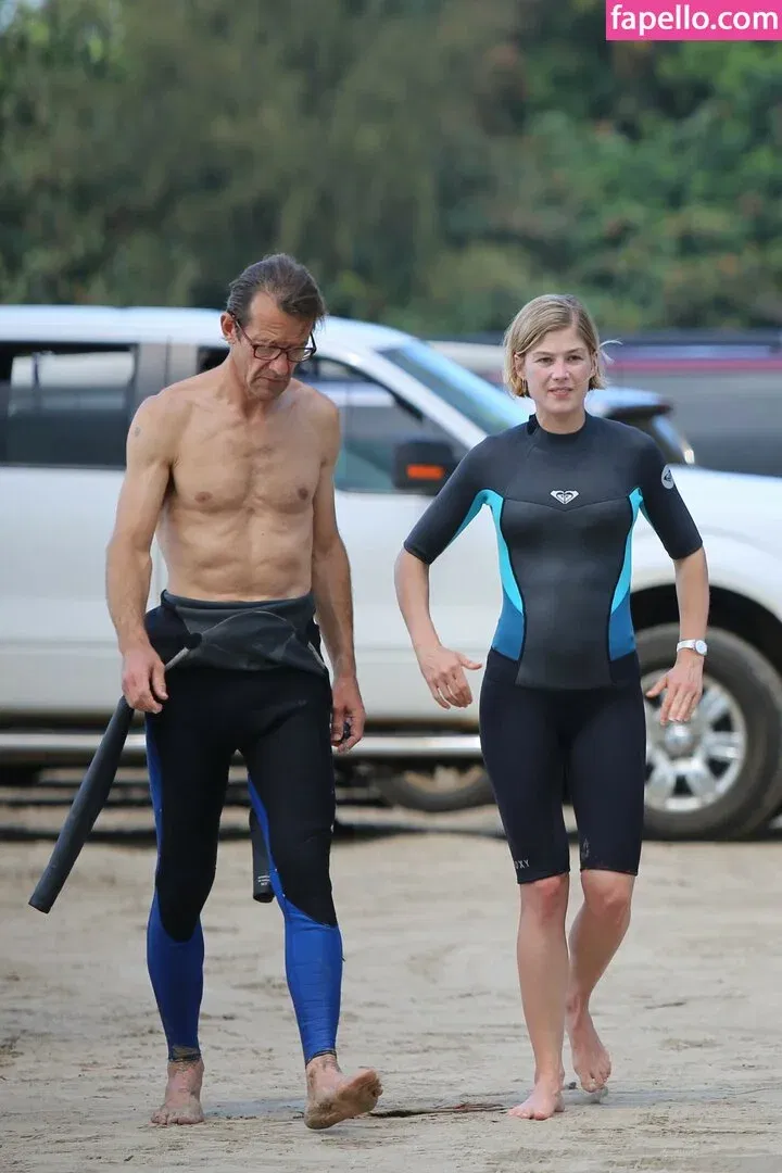 Rosamund Pike Onlyfans Photo Gallery 