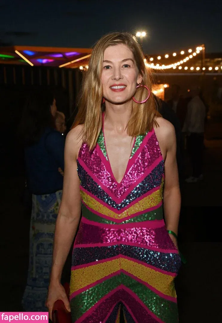 Rosamund Pike Onlyfans Photo Gallery 