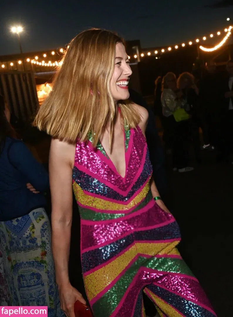 Rosamund Pike Onlyfans Photo Gallery 