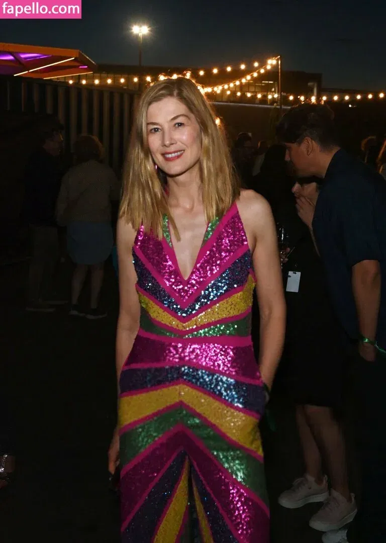 Rosamund Pike Onlyfans Photo Gallery 