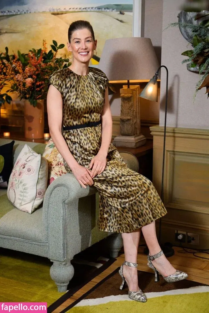 Rosamund Pike Onlyfans Photo Gallery 