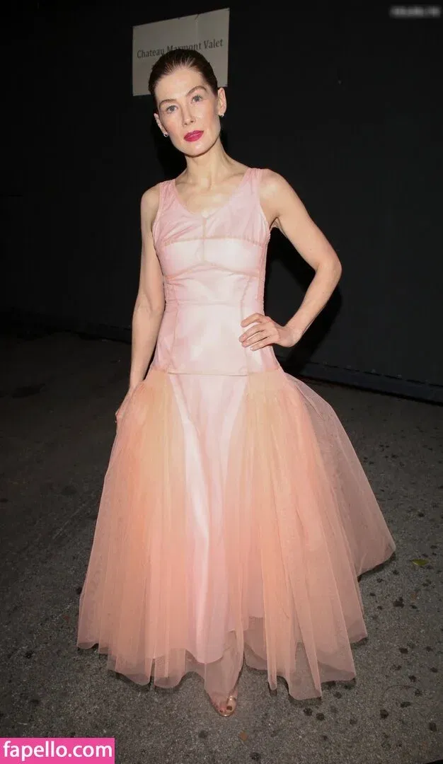 Rosamund Pike Onlyfans Photo Gallery 