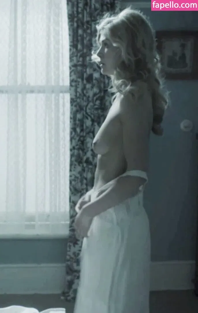 Rosamund Pike Onlyfans Photo Gallery 