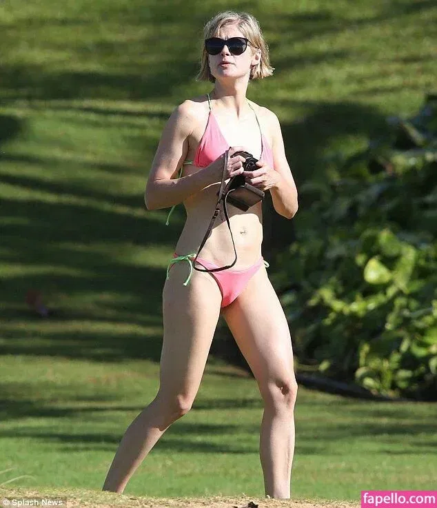 Rosamund Pike Onlyfans Photo Gallery 