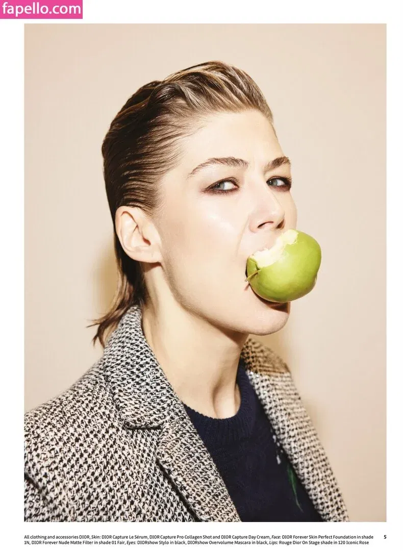 Rosamund Pike Onlyfans Photo Gallery 