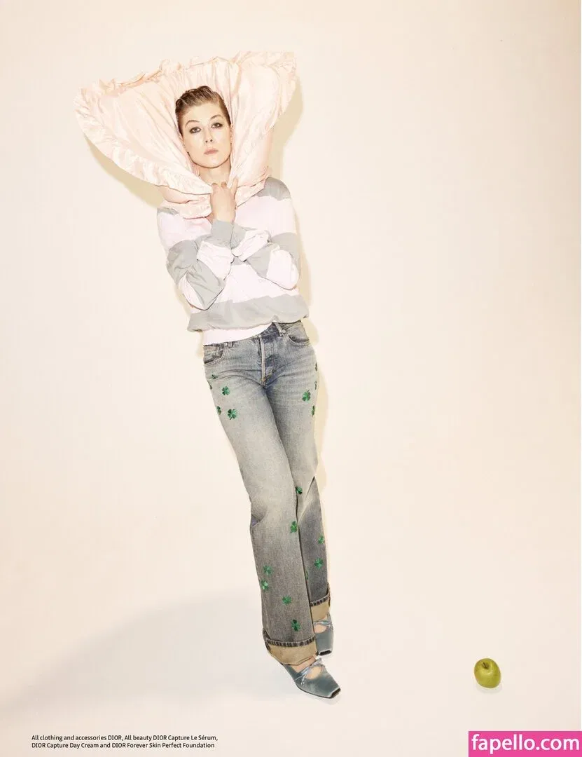 Rosamund Pike Onlyfans Photo Gallery 