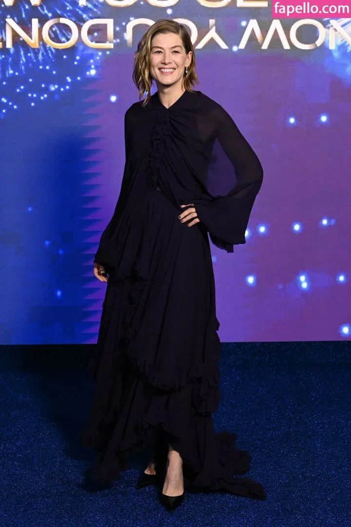 Rosamund Pike Onlyfans Photo Gallery 