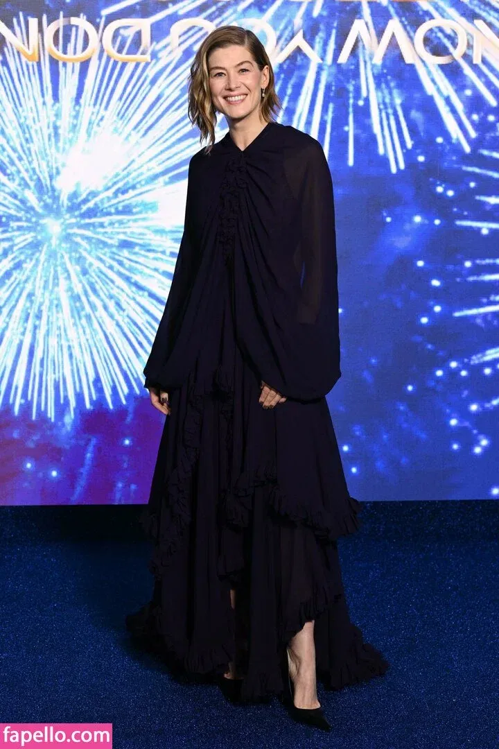 Rosamund Pike Onlyfans Photo Gallery 