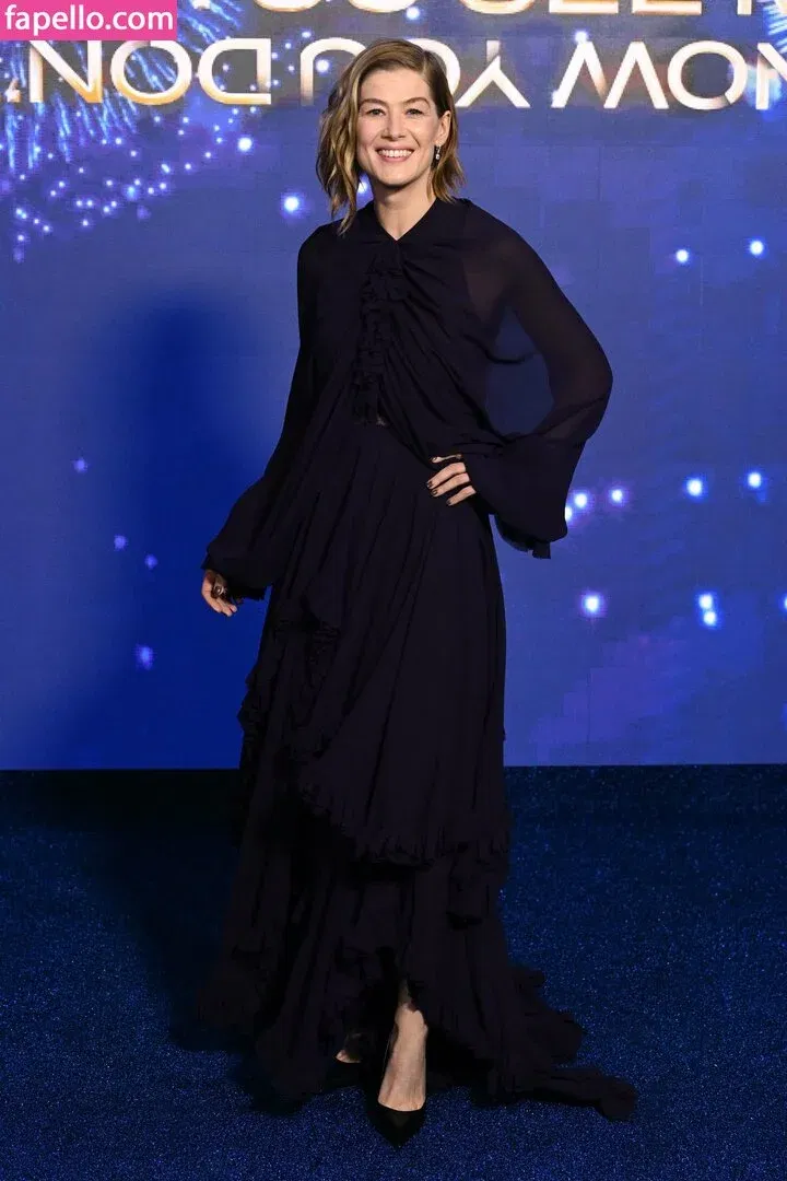 Rosamund Pike Onlyfans Photo Gallery 