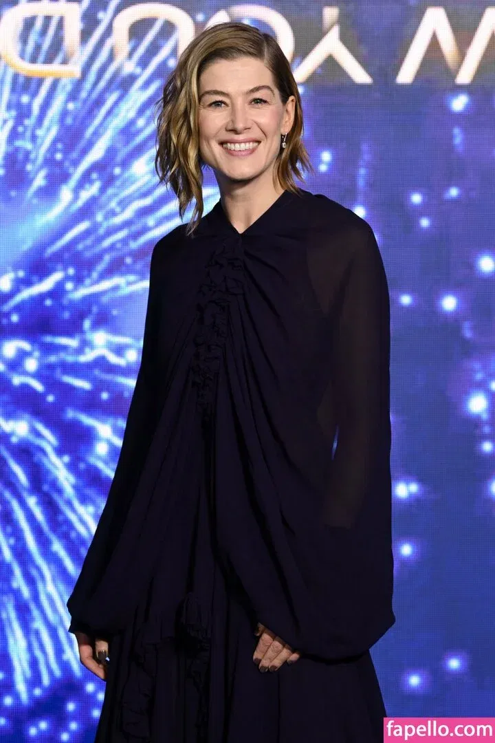 Rosamund Pike Onlyfans Photo Gallery 