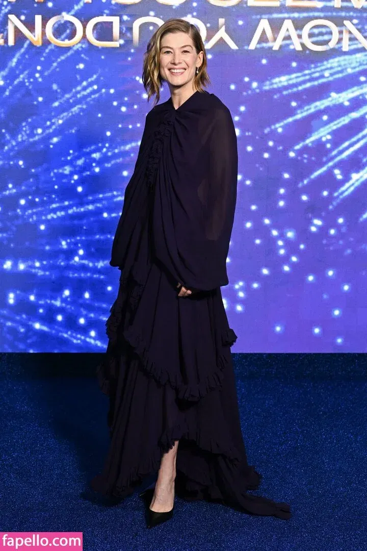 Rosamund Pike Onlyfans Photo Gallery 