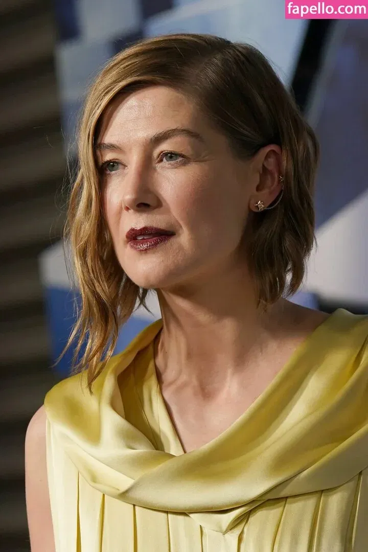 Rosamund Pike Onlyfans Photo Gallery 