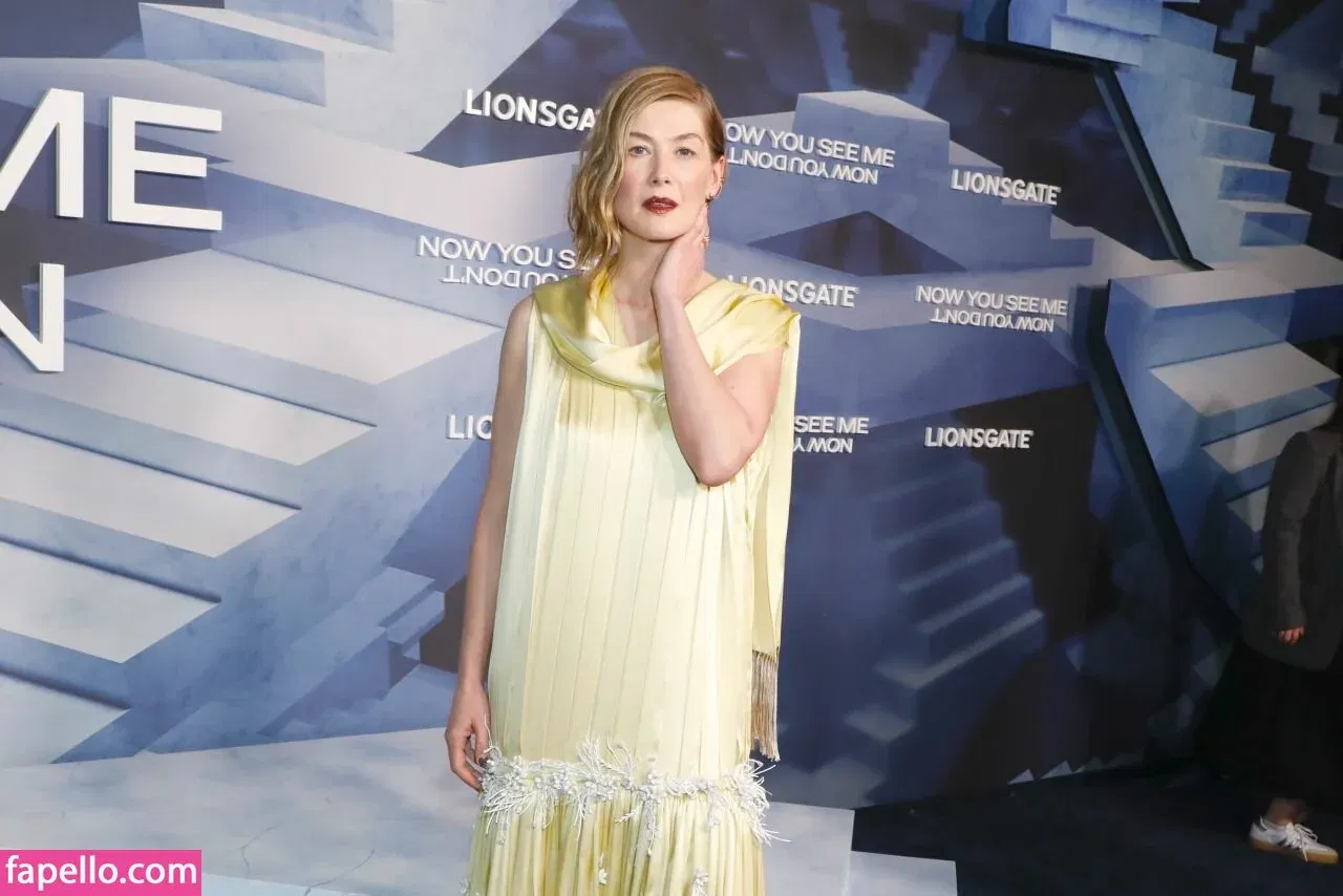 Rosamund Pike Onlyfans Photo Gallery 