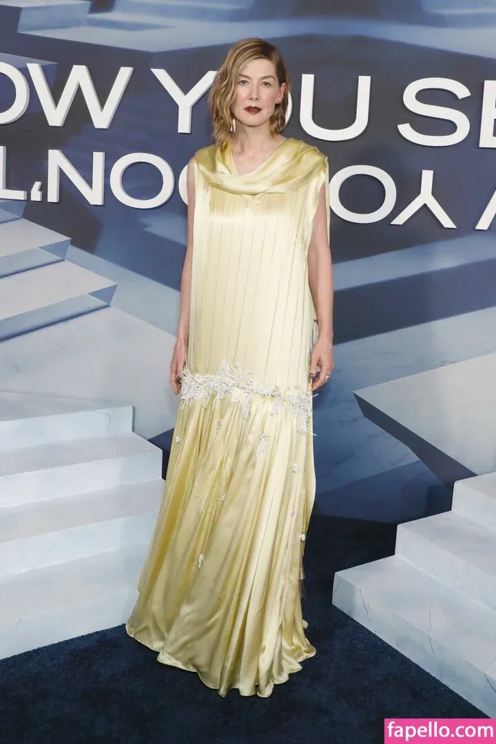 Rosamund Pike Onlyfans Photo Gallery 