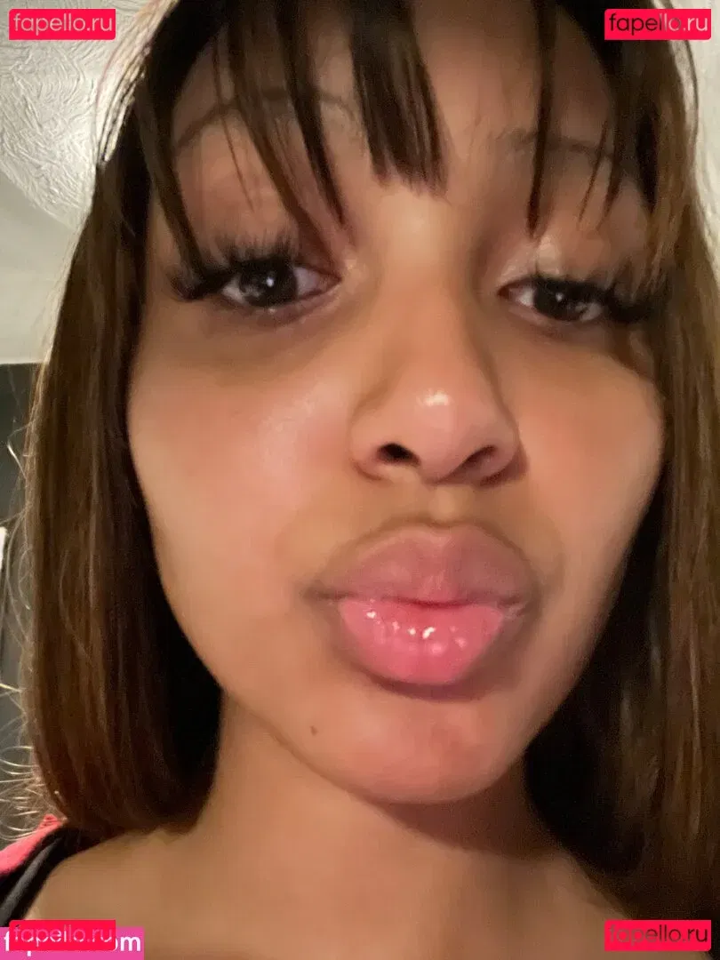 PinkPantheress Onlyfans Photo Gallery 