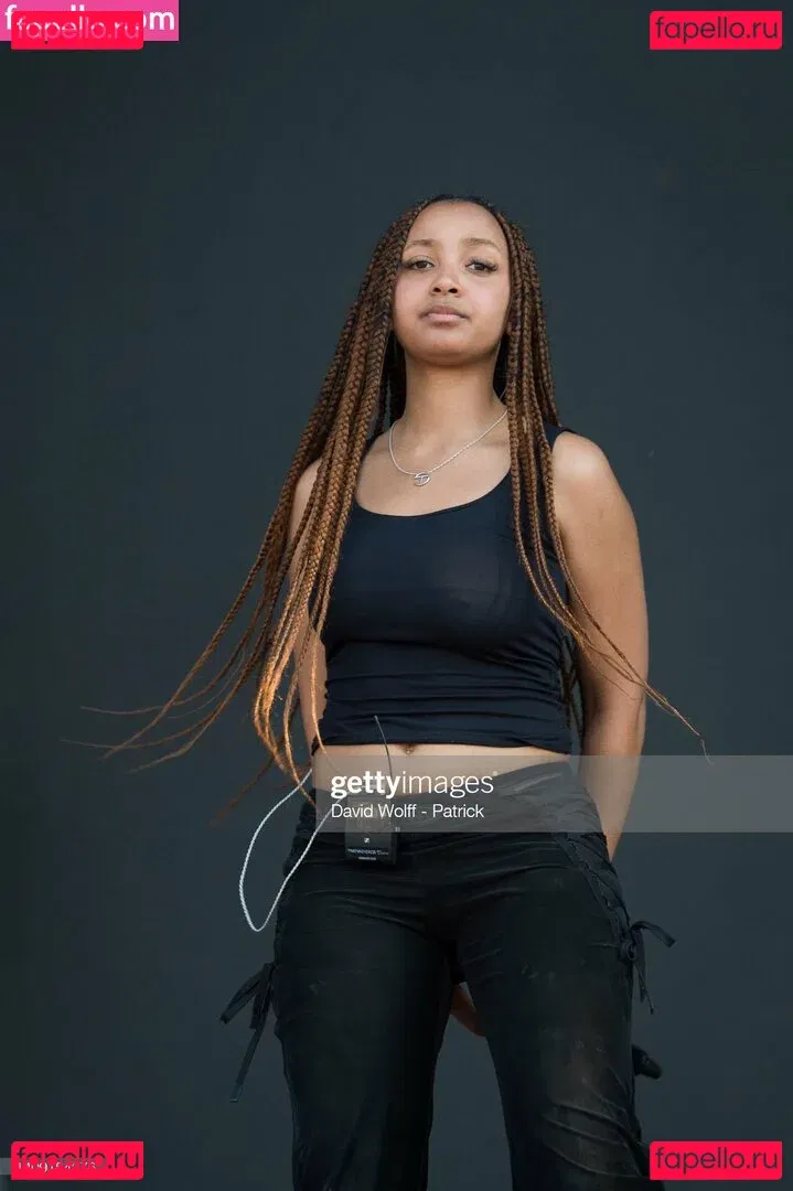 PinkPantheress Onlyfans Photo Gallery 