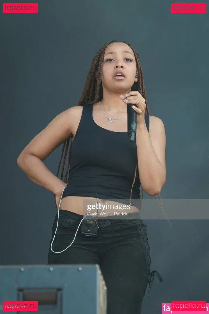 PinkPantheress Onlyfans Photo Gallery 