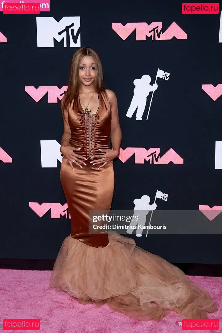 PinkPantheress Onlyfans Photo Gallery 