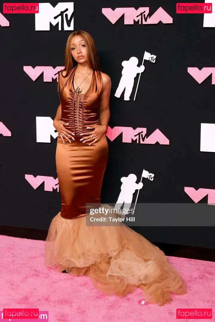 PinkPantheress Onlyfans Photo Gallery 