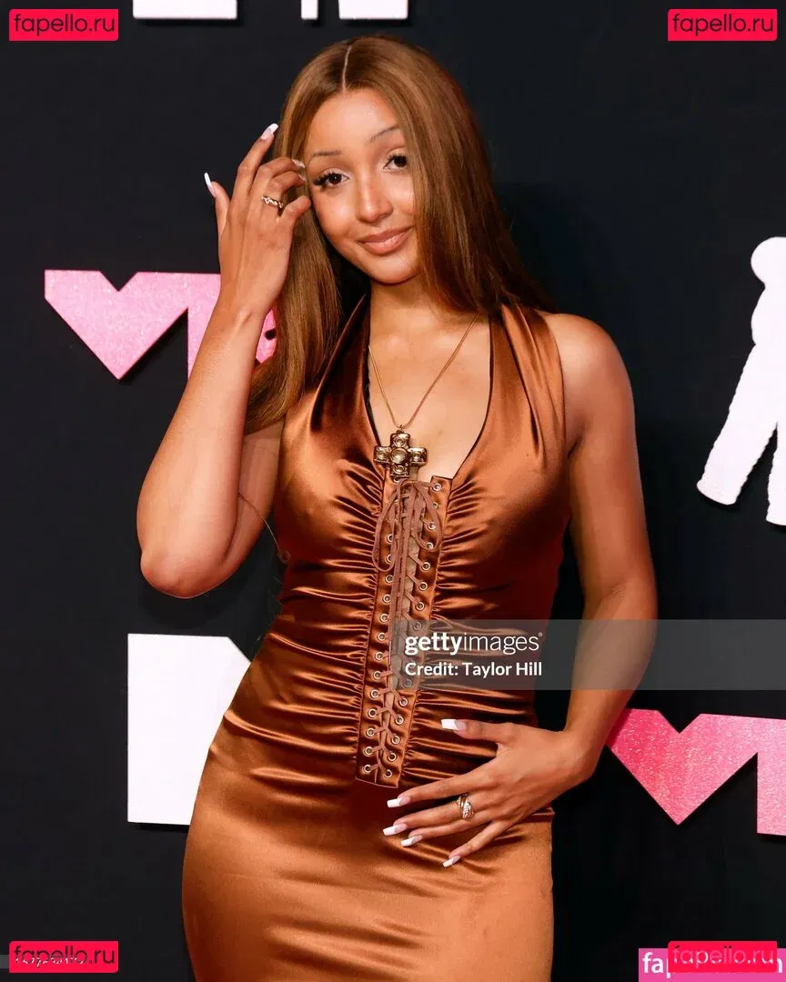 PinkPantheress Onlyfans Photo Gallery 