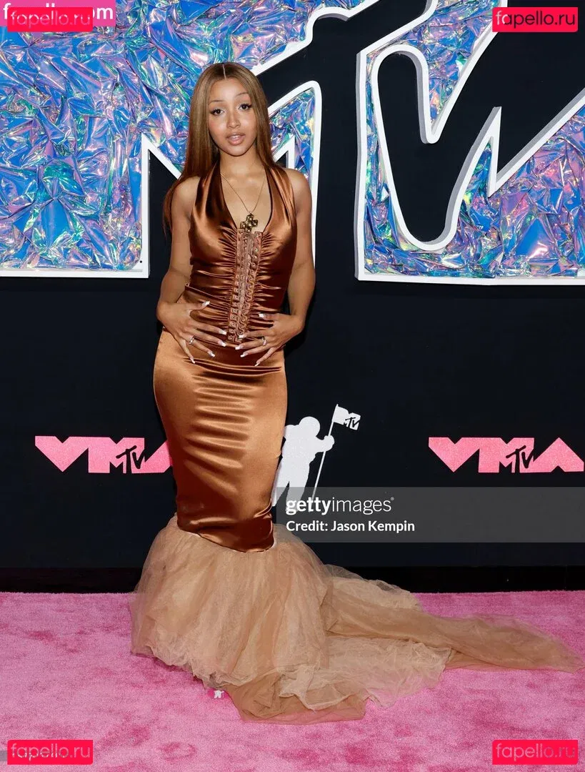 PinkPantheress Onlyfans Photo Gallery 