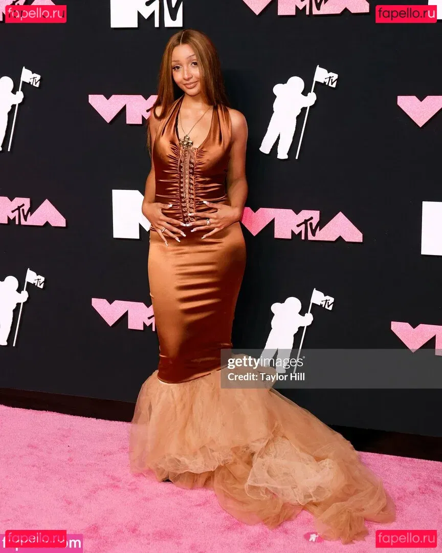 PinkPantheress Onlyfans Photo Gallery 