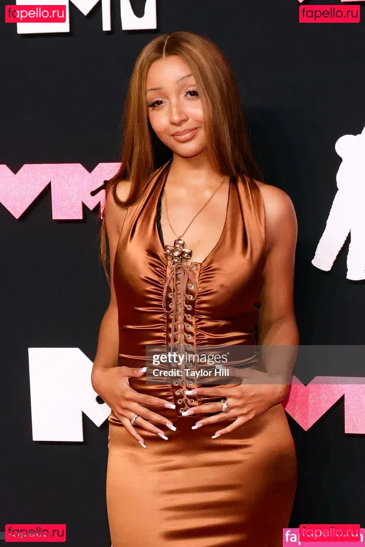 PinkPantheress Onlyfans Photo Gallery 