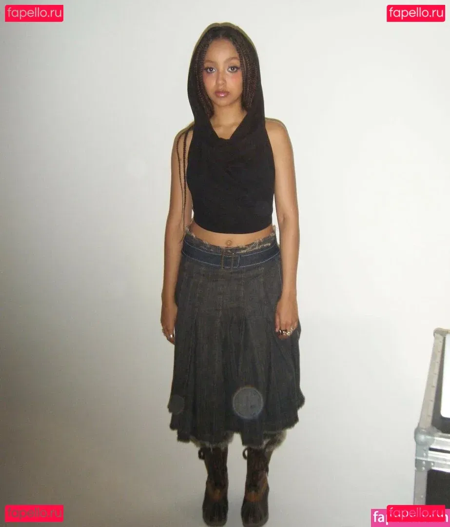 PinkPantheress Onlyfans Photo Gallery 