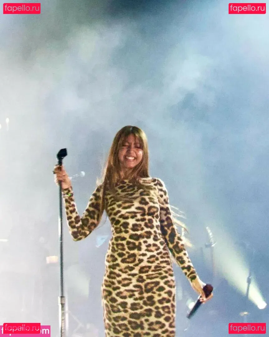 PinkPantheress Onlyfans Photo Gallery 