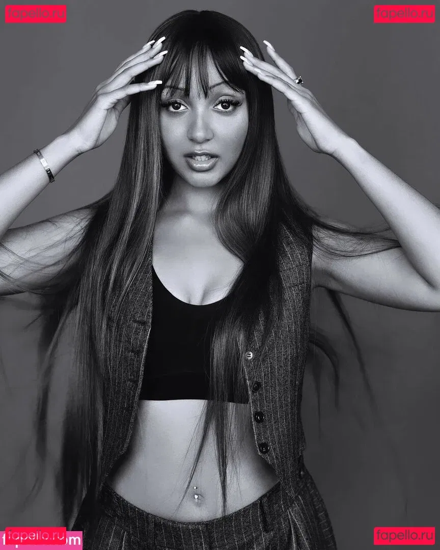 PinkPantheress Onlyfans Photo Gallery 