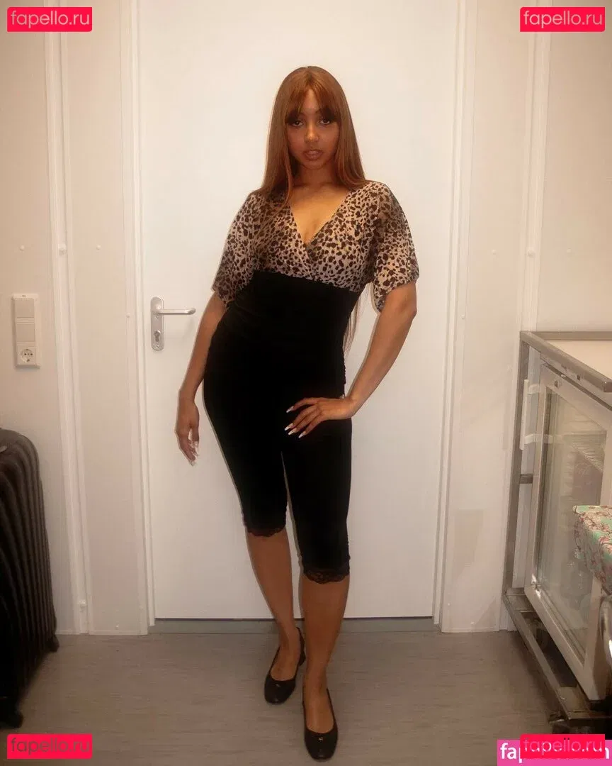 PinkPantheress Onlyfans Photo Gallery 