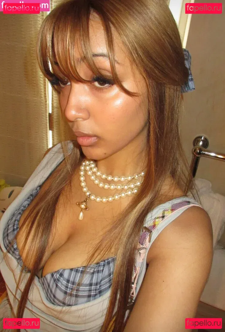 PinkPantheress Onlyfans Photo Gallery 