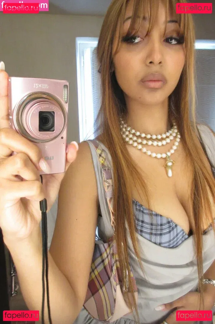 PinkPantheress Onlyfans Photo Gallery 