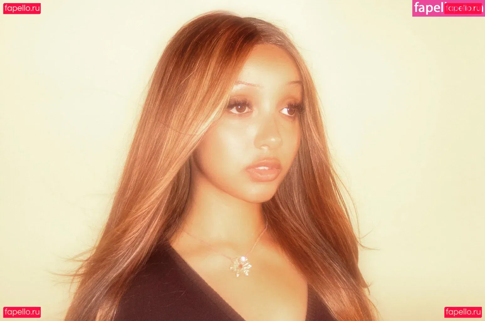 PinkPantheress Onlyfans Photo Gallery 