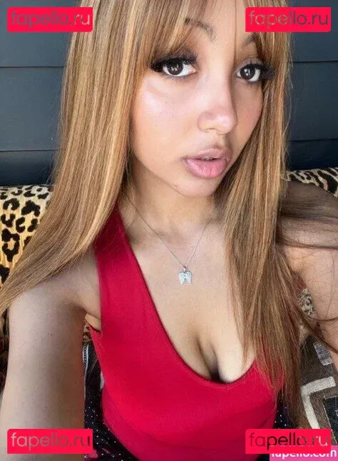 PinkPantheress Onlyfans Photo Gallery 