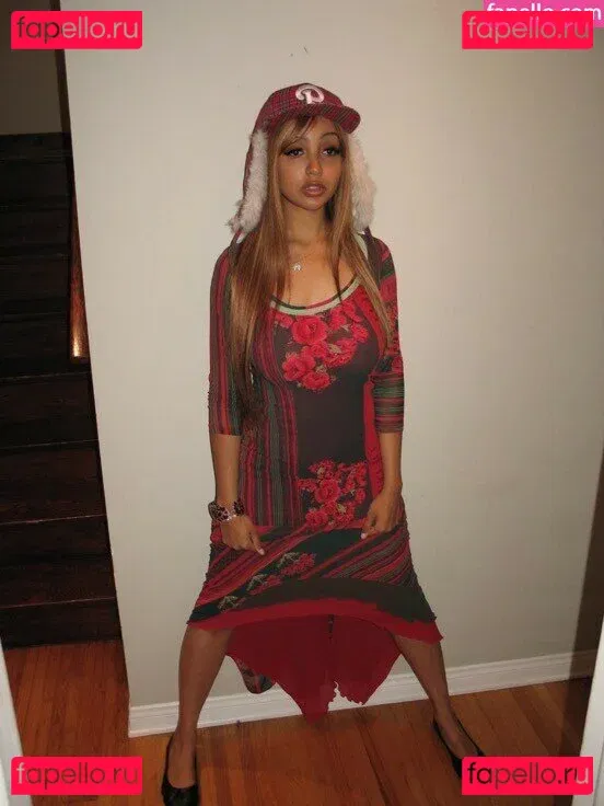 PinkPantheress Onlyfans Photo Gallery 