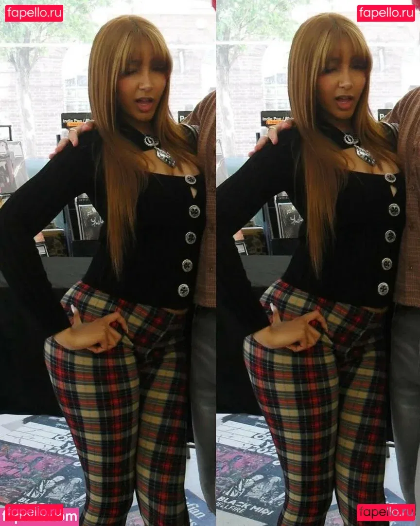 PinkPantheress Onlyfans Photo Gallery 